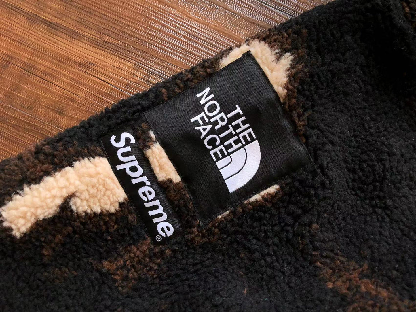 Jaqueta Supreme x The North Face Bleached Denim Print