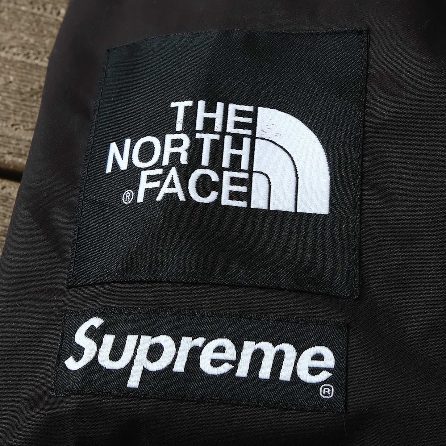 Jaqueta Supreme x The North Face Statue of Liberty