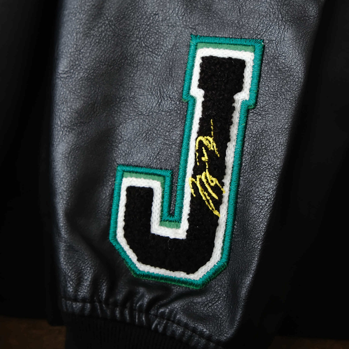 Jaqueta Jordan x Aleali May Varsity