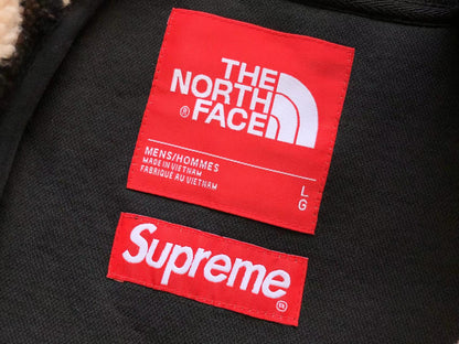 Jaqueta Supreme x The North Face Bleached Denim Print