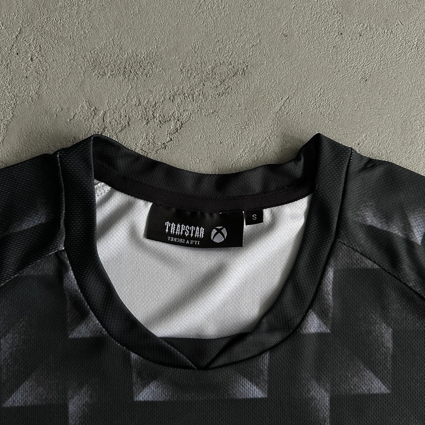 TRAPSTAR | XBOX FOOTBALL JERSEY - BLACK