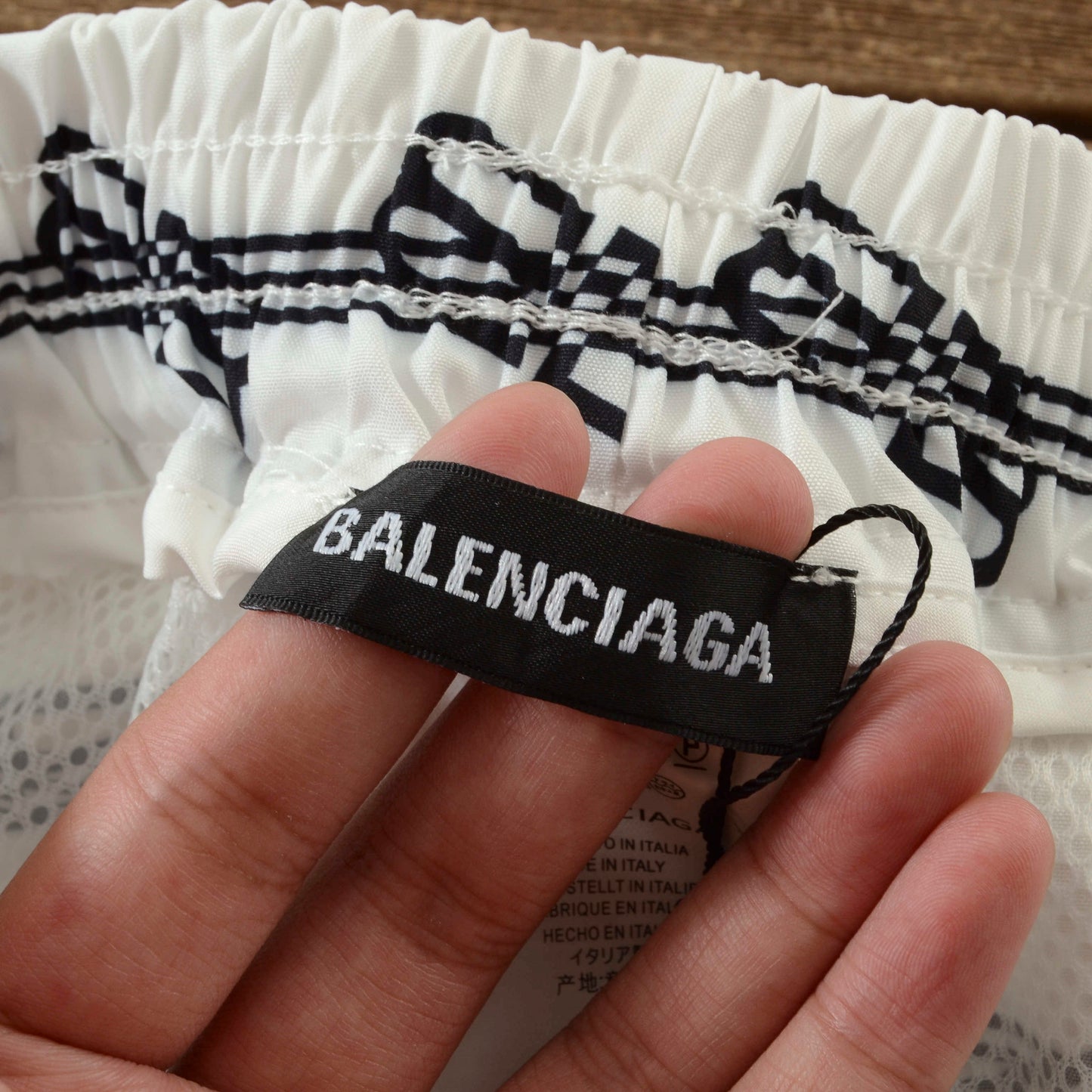 Short Balenciaga com monograma BB